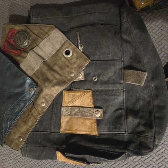 Destiny 2 Collectors Edition Backpack Frontier Messenger Bag EUC - Picture 2 of 3